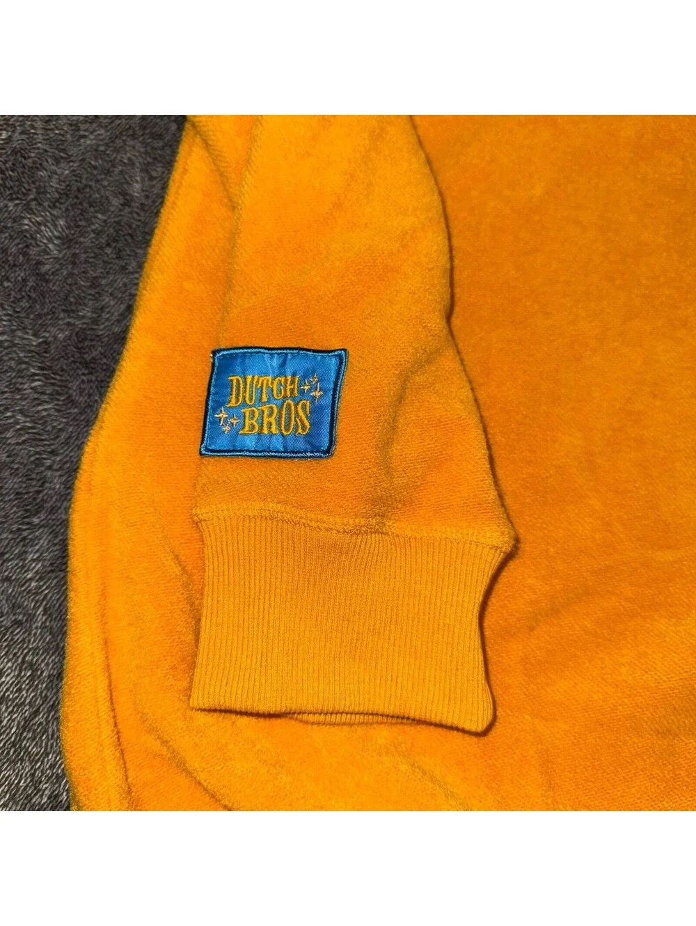 Dutch Bros Coffee Sweater Fleece Sweatshirt Fleece Men's Size Medium Yellow